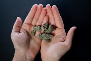 Scopri di più sull'articolo Che succede se mi trovano con della droga?