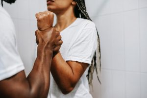 Scopri di più sull'articolo Violenza privata: il reato e la pena di cui all’art 610 cp