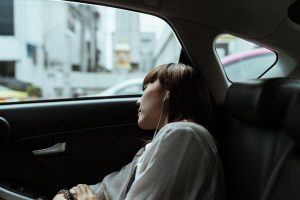 Scopri di più sull'articolo È legale dormire in macchina?