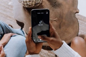 Scopri di più sull'articolo Minacce sui social: cosa fare e come difendersi