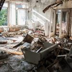 entrare in una casa abbandonata è reato