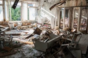 Scopri di più sull'articolo Entrare in una casa abbandonata è reato?