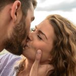 dare un bacio senza consenso