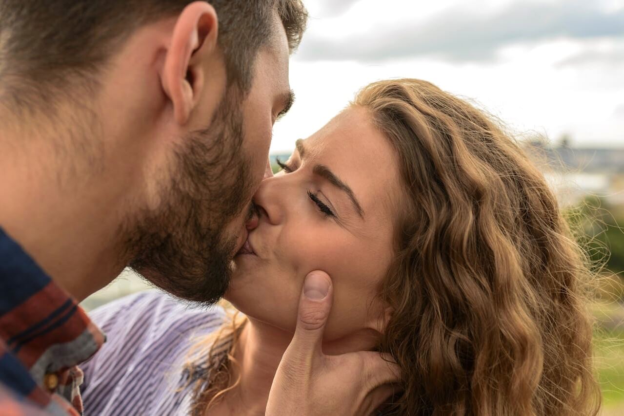 dare un bacio senza consenso